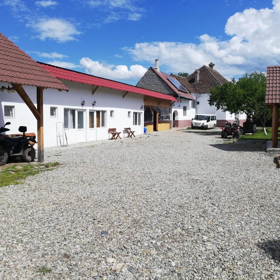 Гостевой дом Casa Din Barcut Экстерьер фото