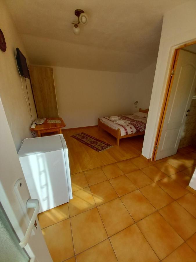 Гостевой дом Casa Din Barcut Экстерьер фото